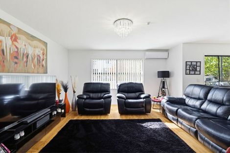 Photo of property in 2/124 Stancombe Road, Flat Bush, Auckland, 2016