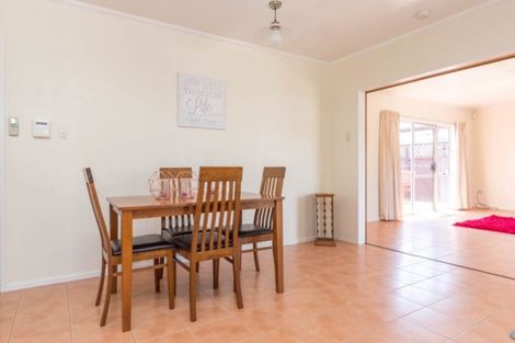 Photo of property in 15 Pinedale Parade, Milson, Palmerston North, 4414