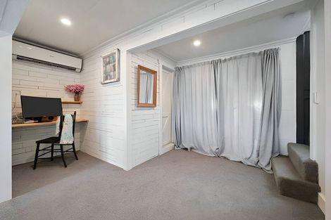 Photo of property in 2a Ripon Street, Lyttelton, 8082