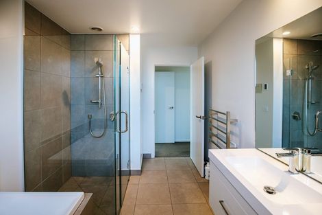 Photo of property in 4 Matakanui Lane, Wanaka, 9305