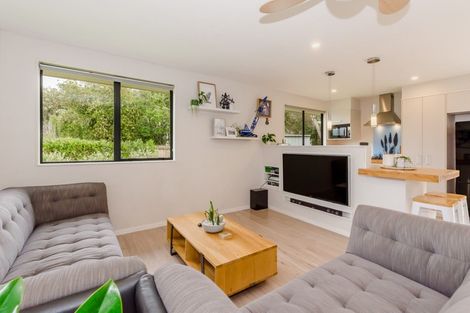 Photo of property in 11 Victor Grove, Waikanae Beach, Waikanae, 5036