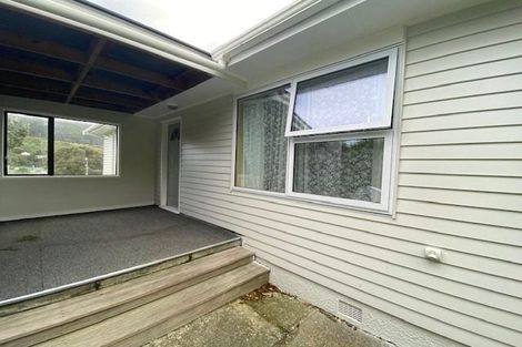 Photo of property in 2/24 Bell Street, Tawa, Wellington, 5028