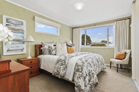 Photo of property in 12 Ross Avenue, Glenfield, Auckland, 0629
