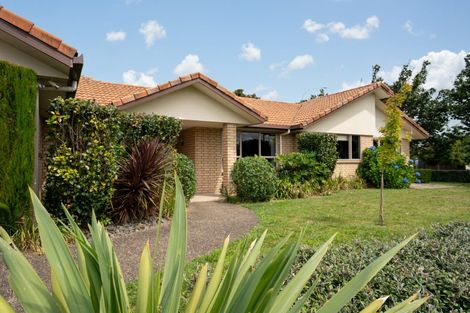 Photo of property in 1 Glenroy Place, Green Bay, Auckland, 0604