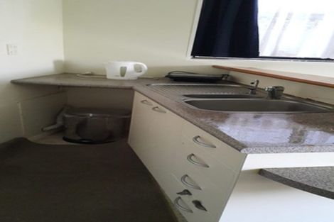 Photo of property in 2/523 Glenfield Road, Glenfield, Auckland, 0629