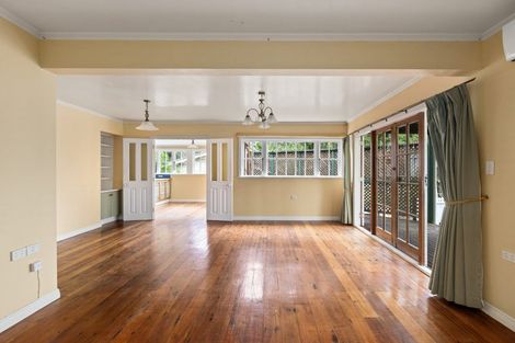 Photo of property in 2/292 Glenfield Road, Glenfield, Auckland, 0629