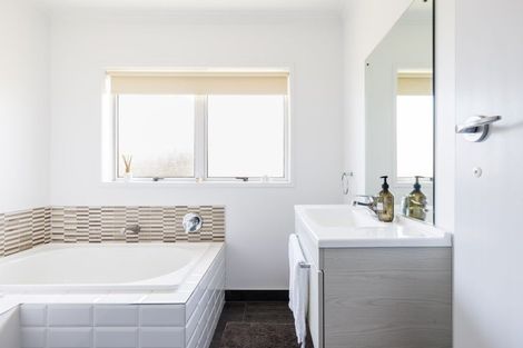 Photo of property in 6 Domain View Lane, Frankton, Hamilton, 3204