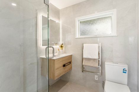 Photo of property in 1/3 Cheryl Place, Hillcrest, Auckland, 0627