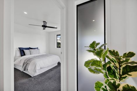 Photo of property in 5 Aheahea Way, Hurworth, New Plymouth, 4310