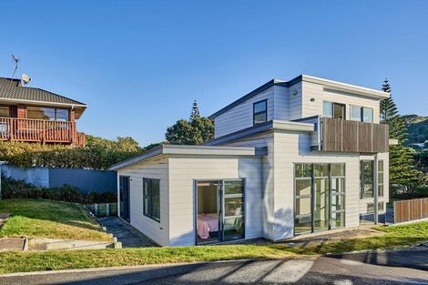 Photo of property in 10 Pukerua Beach Road, Pukerua Bay, 5026