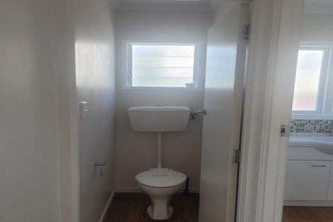 Photo of property in 11 Woodside Avenue, Northcote, Auckland, 0627