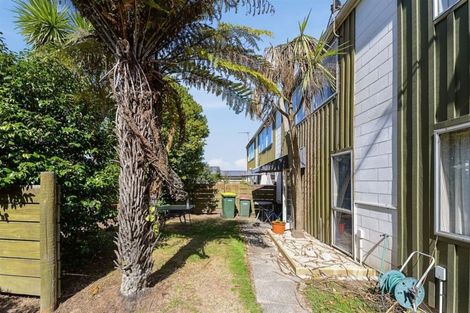 Photo of property in 100 Lake Road, Koutu, Rotorua, 3010