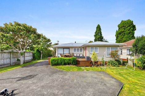 Photo of property in 3 Yeovil Road, Te Atatu Peninsula, Auckland, 0610