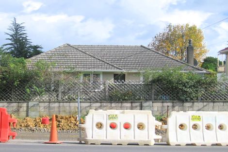Photo of property in 15 Henderson Valley Road, Henderson, Auckland, 0612