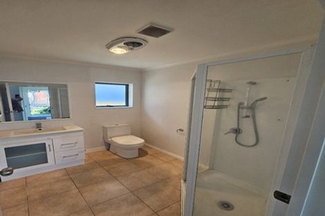 Photo of property in 86 Reeves Road, Pakuranga Heights, Auckland, 2010