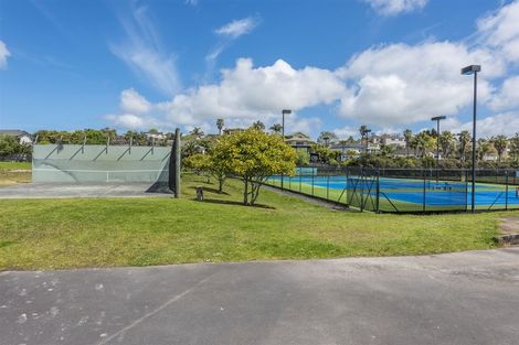 Photo of property in 3/23 Luckens Road, West Harbour, Auckland, 0618