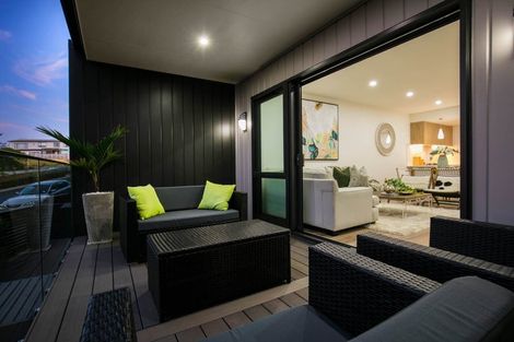 Photo of property in 74 Te Oneroa Way, Long Bay, Auckland, 0630