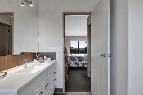 Photo of property in 3 Larlin Heights, Hawera, 4675