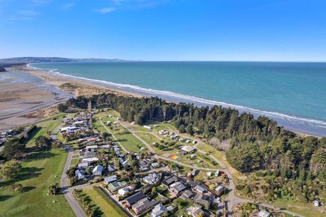 Photo of property in 5 Beach Crescent, Waikuku Beach, 7473