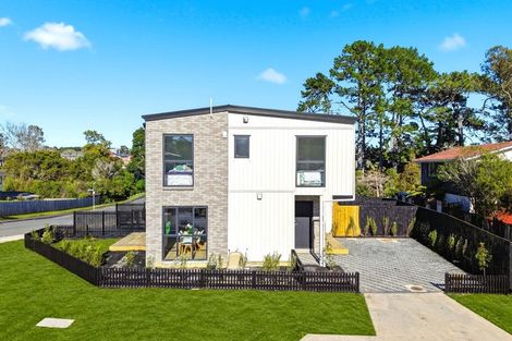 Photo of property in 71 Oreil Avenue, West Harbour, Auckland, 0618
