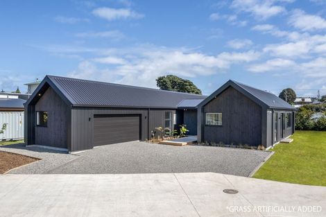 Photo of property in 35 Titoki Road, Waikanae Beach, 5036