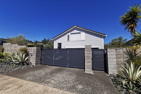 Photo of property in 1 Kilear Close, Pinehill, Auckland, 0632