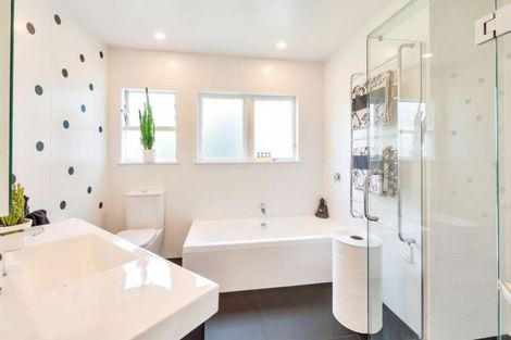 Photo of property in 20 Asbury Crescent, Campbells Bay, Auckland, 0630