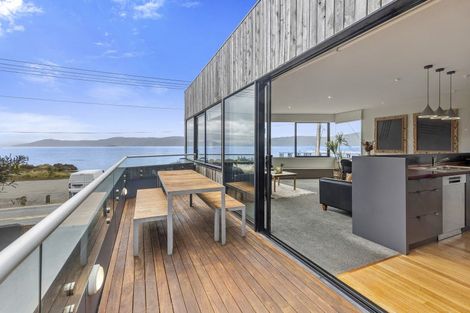 Photo of property in 87 Marine Parade, Seatoun, Wellington, 6022