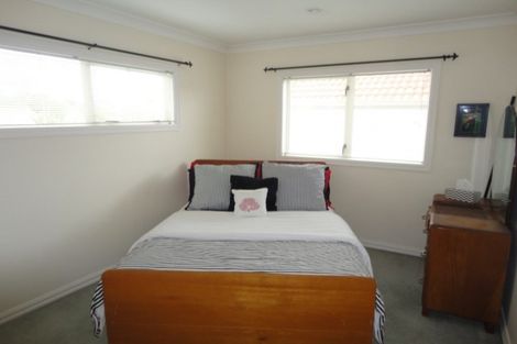 Photo of property in 12b Karetu Road, Greenlane, Auckland, 1051