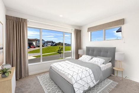 Photo of property in 47 Davey Crescent, Orewa, 0931