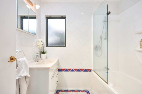 Photo of property in 5 Coulston Place, Riverdale, Gisborne, 4010