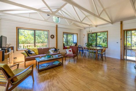Photo of property in 32 Ocean Road, Surfdale, Waiheke Island, 1081