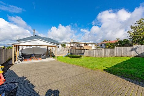 Photo of property in 184 Waimumu Road, Massey, Auckland, 0614