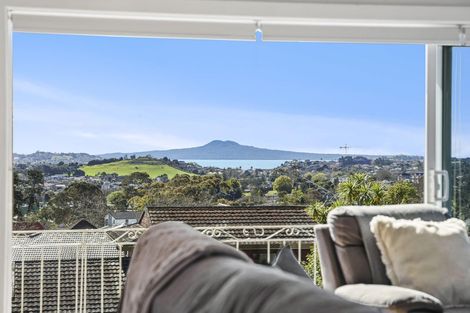 Photo of property in 73 Bradbury Road, Botany Downs, Auckland, 2010