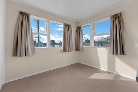 Photo of property in 76 Cambridge Terrace, Papatoetoe, Auckland, 2025