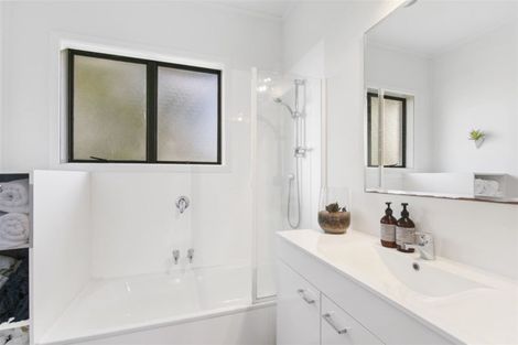 Photo of property in 1/300 Glenfield Road, Glenfield, Auckland, 0629