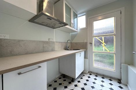 Photo of property in 19 Lydford Place, Glendene, Auckland, 0602