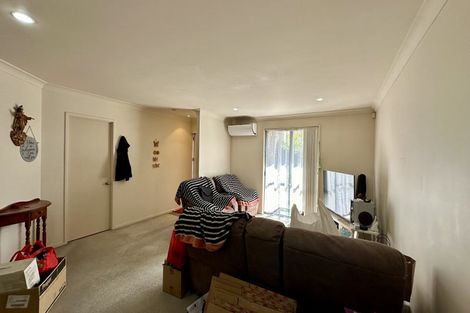 Photo of property in 21 Lucienne Drive, Ranui, Auckland, 0612