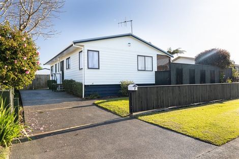 Photo of property in 5 Spackman Crescent, Paraparaumu, 5032