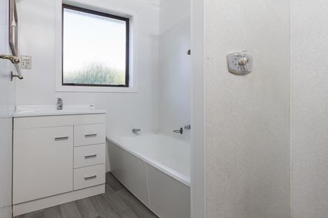 Photo of property in 11 Eglinton Street, Avondale, Christchurch, 8061