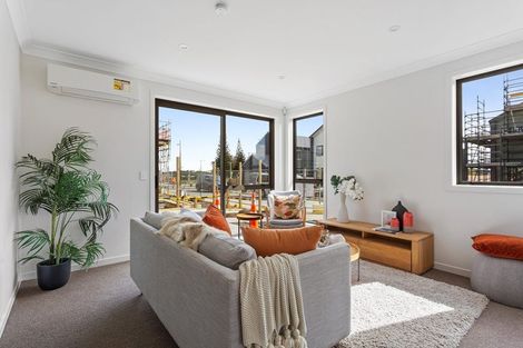 Photo of property in 10 Rauriki Lane, Rosehill, Papakura, 2113