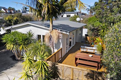 Photo of property in 1/16a Bardia Street, Belmont, Auckland, 0622