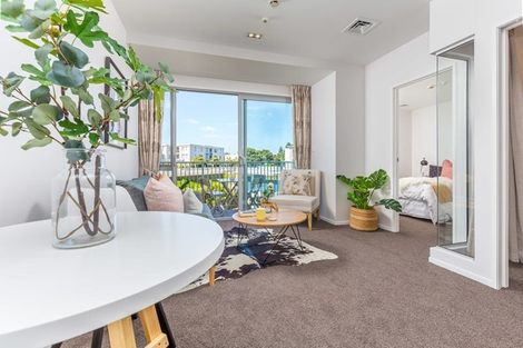 Photo of property in Shoal Haven Apartments, 305a/130 Anzac Street, Takapuna, Auckland, 0622