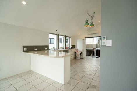 Photo of property in 1/23 Bernleigh Terrace, West Harbour, Auckland, 0618