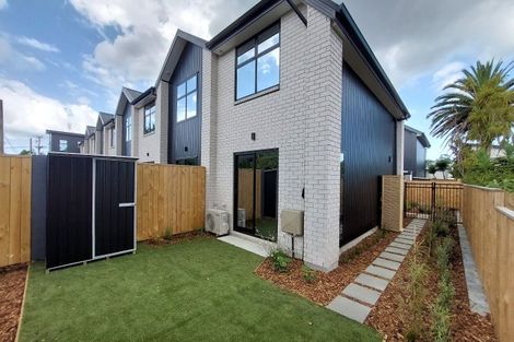 Photo of property in 9/23 Awaroa Road, Sunnyvale, Auckland, 0612