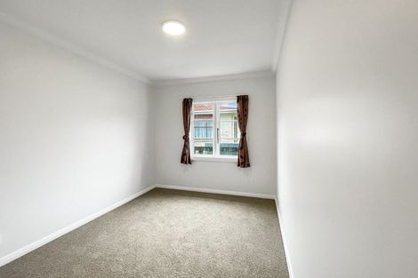 Photo of property in 104 Stokes Valley Road, Stokes Valley, Lower Hutt, 5019