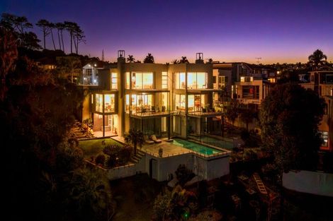 Photo of property in 28 Mansion Court, West Harbour, Auckland, 0618
