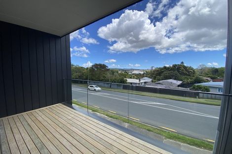 Photo of property in 57d Edmonton Road, Henderson, Auckland, 0612