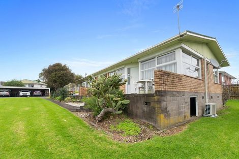Photo of property in 84a Royal View Road, Te Atatu South, Auckland, 0610