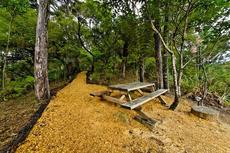 Photo of property in 188 Shaw Road, Oratia, Auckland, 0604